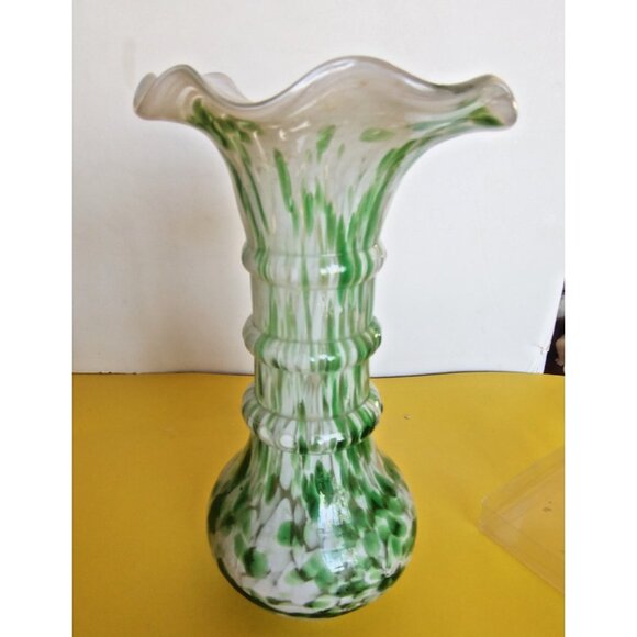 Vintage Murano Green & White Art Glass Hand blown ribbed mottled design vase 8" - Picture 1 of 12